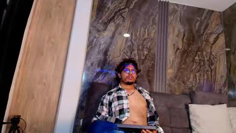 Snapshot of enzodarkwood chatting on 12/02/25, 02:01 Enzo online show from 12/02/25, 02:01