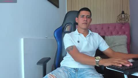 Snapshot of enzorodriguess chatting on 04/13/26, 02:55 EnzoRodriguez online show from 04/13/26, 02:55