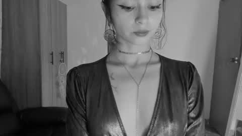 Snapshot of ephemeral_hot chatting on 03/29/26, 12:21 Leyla online show from 03/29/26, 12:21