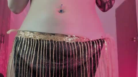 Snapshot of ephemeral_hot chatting on 05/15/26, 11:01 Leyla online show from 05/15/26, 11:01