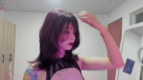 Snapshot of ephemeral_hot chatting on 05/23/26, 01:00 Leyla online show from 05/23/26, 01:00