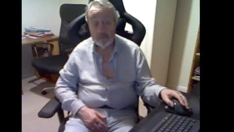 erasmus_d online show from 02/11/25, 06:44