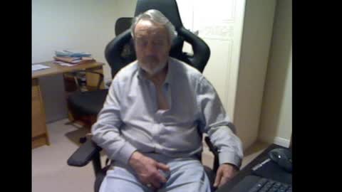 erasmus_d online show from 02/20/25, 06:35