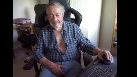 erasmus_d online show from 09/25/25, 05:49