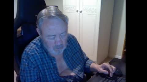 erasmus_d online show from 02/16/26, 06:04