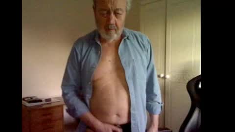 erasmus_d online show from 03/18/26, 06:11