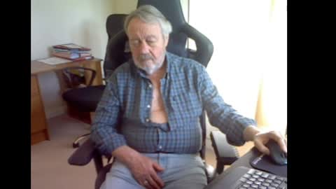 erasmus_d online show from 04/11/26, 05:06