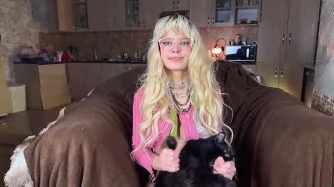 Snapshot of erectioneeering chatting on 11/28/25, 06:54 Alissa online show from 11/28/25, 06:54