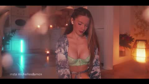 Snapshot of erelima chatting on 03/18/26, 01:42 Ana Marie online show from 03/18/26, 01:42