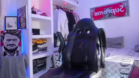 Snapshot of eren_blade_ chatting on 10/10/25, 08:08 Tht BOSS Eren online show from 10/10/25, 08:08