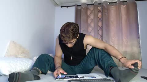 Snapshot of eren_lee chatting on 05/22/26, 04:01 Eren Lee online show from 05/22/26, 04:01