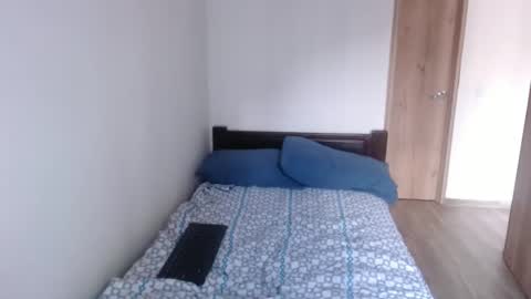 Snapshot of eren_mikasa chatting on 02/24/25, 08:47 sofia online show from 02/24/25, 08:47