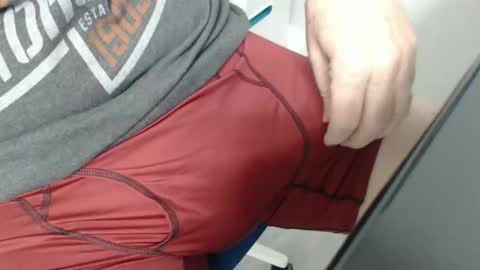 Snapshot of eric100eric100 chatting on 11/17/25, 08:25 eric100eric100 online show from 11/17/25, 08:25