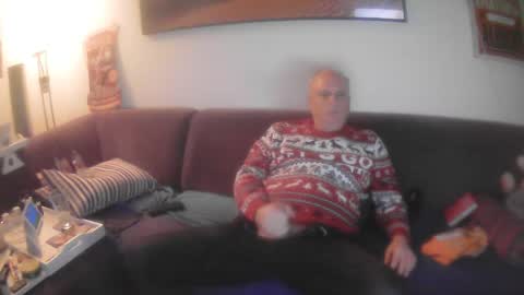 Snapshot of eric204 chatting on 12/16/24, 09:57 Eric online show from 12/16/24, 09:57