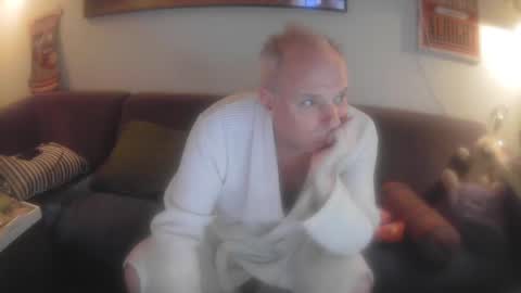 Snapshot of eric204 chatting on 12/28/24, 06:39 Eric online show from 12/28/24, 06:39