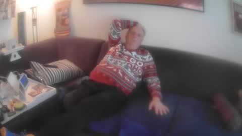 Snapshot of eric204 chatting on 12/29/24, 01:06 Eric online show from 12/29/24, 01:06