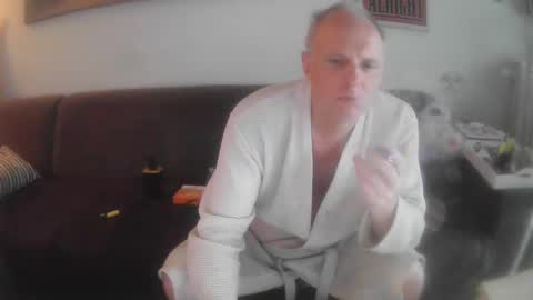 Snapshot of eric204 chatting on 02/04/25, 09:49 Eric online show from 02/04/25, 09:49