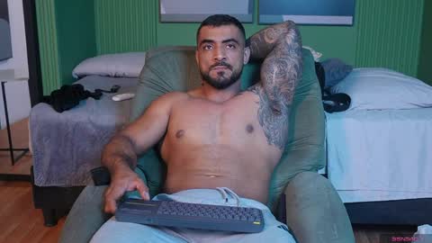 Snapshot of eric_harrison1 chatting on 04/17/26, 03:42 Brayan online show from 04/17/26, 03:42