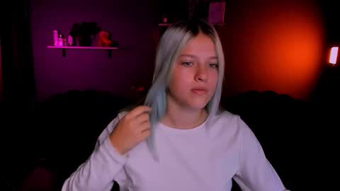 Snapshot of erica_breeze chatting on 10/17/25, 01:03 your dear Erica  online show from 10/17/25, 01:03