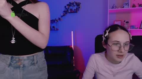 Snapshot of erica_breeze chatting on 04/24/26, 09:39 your dear Erica online show from 04/24/26, 09:39