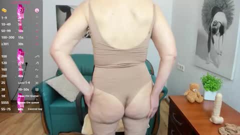 Snapshot of erica_edmonton chatting on 10/23/25, 06:23 eRICA eDMONTON online show from 10/23/25, 06:23