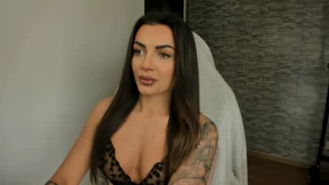 Snapshot of erica_xoo chatting on 06/02/26, 04:47 Riaaa online show from 06/02/26, 04:47