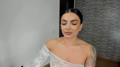 Snapshot of erica_xoo chatting on 06/19/26, 06:45 Riaaa online show from 06/19/26, 06:45