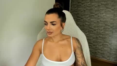 Snapshot of erica_xoo chatting on 07/16/26, 04:51 Riaaa online show from 07/16/26, 04:51