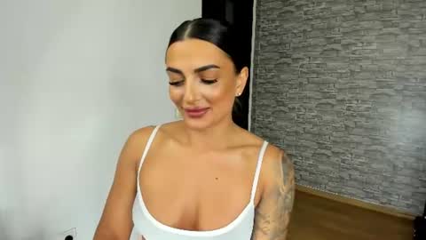 Snapshot of erica_xoo chatting on 07/24/26, 03:43 Riaaa online show from 07/24/26, 03:43