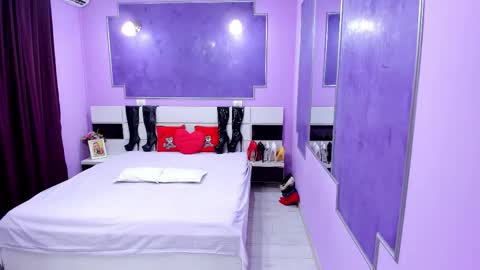 Erica online show from 10/07/25, 03:47