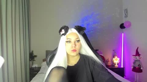 Snapshot of ericahoffman2 chatting on 12/17/24, 11:39 Erica online show from 12/17/24, 11:39