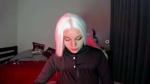 Snapshot of ericahoffman2 chatting on 12/28/24, 07:43 Erica online show from 12/28/24, 07:43