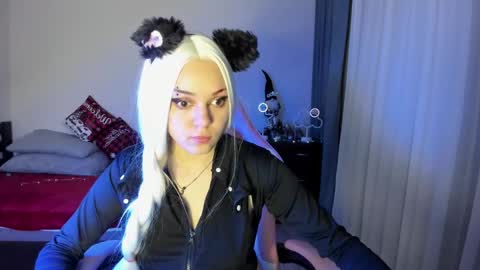 Snapshot of ericahoffman2 chatting on 01/03/25, 05:10 Erica online show from 01/03/25, 05:10