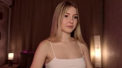 Snapshot of ericajackosn chatting on 11/27/25, 06:43 Emily online show from 11/27/25, 06:43