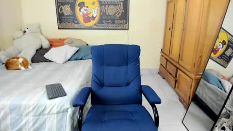 Snapshot of erick_de_rossee chatting on 12/15/25, 05:50 erick_de_rossee online show from 12/15/25, 05:50