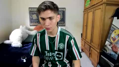 Snapshot of erick_de_rossee chatting on 04/18/26, 06:45 erick_de_rossee online show from 04/18/26, 06:45