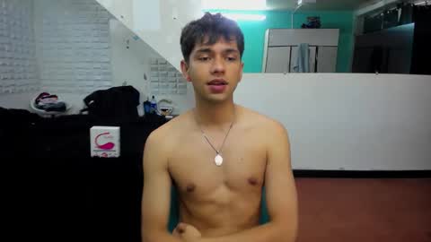 Snapshot of erick_hot12 chatting on 05/04/26, 08:05 erick_hot12 online show from 05/04/26, 08:05
