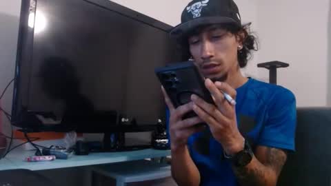 Snapshot of erick_martinezz chatting on 10/23/25, 04:12 erick online show from 10/23/25, 04:12