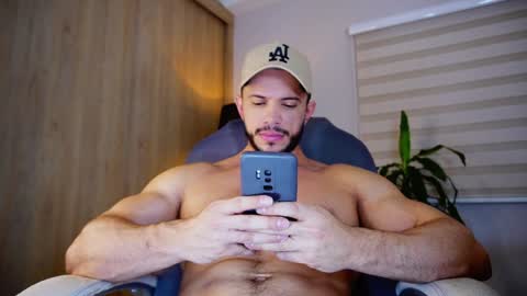 Snapshot of erick_thompson chatting on 01/17/25, 10:01 Erick Thompson online show from 01/17/25, 10:01