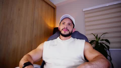 Snapshot of erick_thompson chatting on 01/30/25, 10:19 Erick Thompson online show from 01/30/25, 10:19