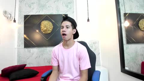 Snapshot of erick_zhimerman chatting on 02/18/25, 04:04 online show from 02/18/25, 04:04