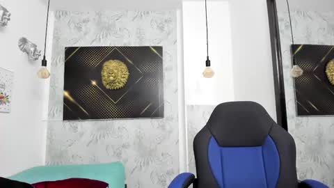 Snapshot of erick_zhimerman chatting on 02/19/25, 03:06 online show from 02/19/25, 03:06