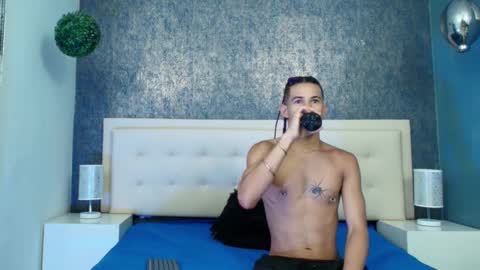 Snapshot of erick_zhimerman chatting on 09/17/25, 04:03 online show from 09/17/25, 04:03