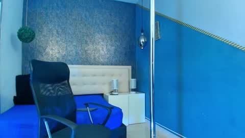 Snapshot of erick_zhimerman chatting on 10/06/25, 04:10 online show from 10/06/25, 04:10