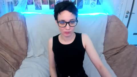 Snapshot of erickafetish chatting on 12/17/25, 11:49 Ericka online show from 12/17/25, 11:49