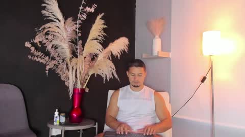 Snapshot of erickdowell chatting on 12/05/24, 12:22 Erick online show from 12/05/24, 12:22