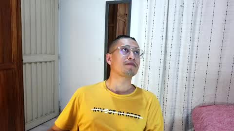 Snapshot of eriick___e chatting on 03/29/26, 10:21 Eriick online show from 03/29/26, 10:21