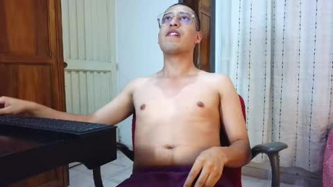 Snapshot of eriick___e chatting on 05/11/26, 01:33 Eriick online show from 05/11/26, 01:33