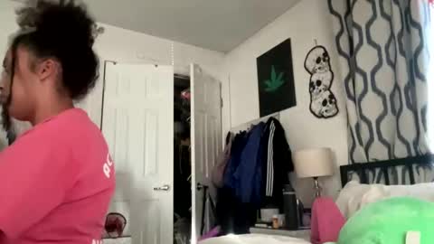 Snapshot of erik339102554 chatting on 11/04/25, 07:02 Lea Erik online show from 11/04/25, 07:02