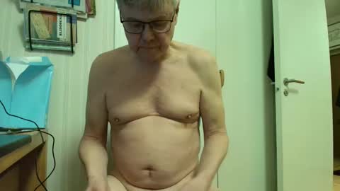 Snapshot of erik5552 chatting on 03/11/26, 05:52 Erik online show from 03/11/26, 05:52